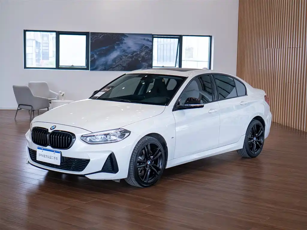 BMW 1 Series 2023 125i M Sport Shadow Edition фото 2