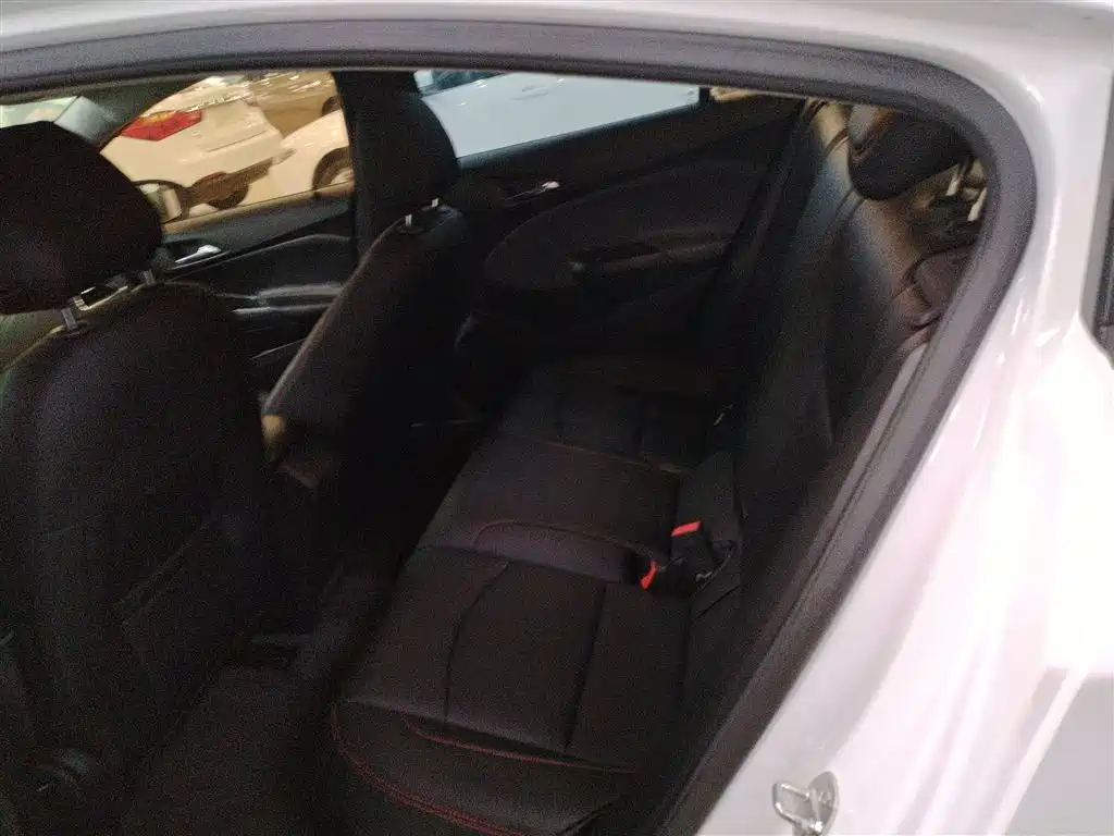 Chevrolet Cruze 2017 1.5L Automatic Pioneer Sunroof фото 17