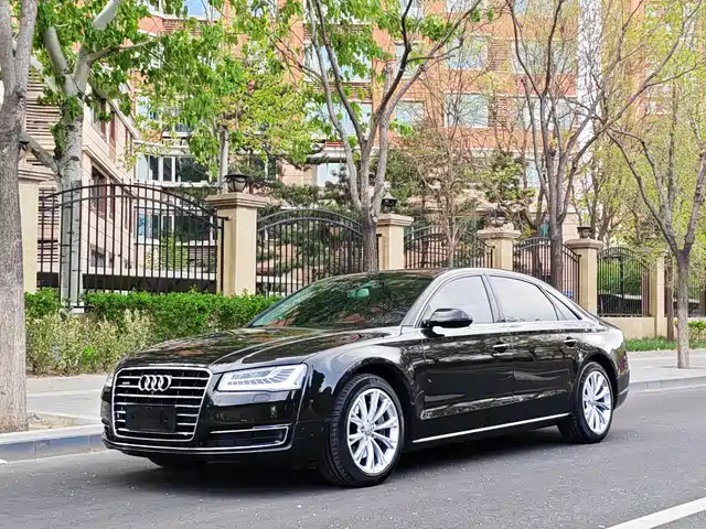 AUDI A8