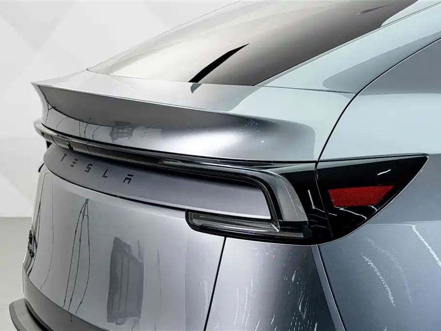 Tesla Model Y, миниатюра 8