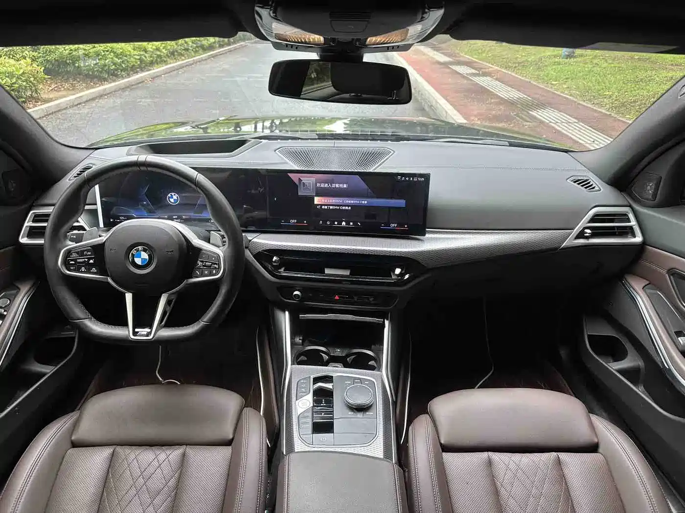 BMW 3 Series 2025 330Li Premium M Sport Night Edition фото 7