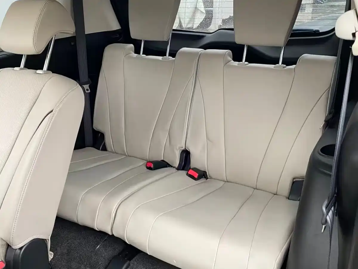 Mazda Mazda5 2012 2011 2.0L Automatic Luxury