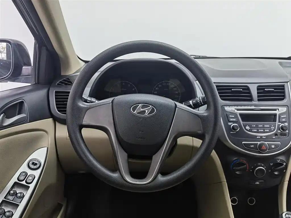 Hyundai Verna 2014 1.4L Manual Smart GLS фото 11