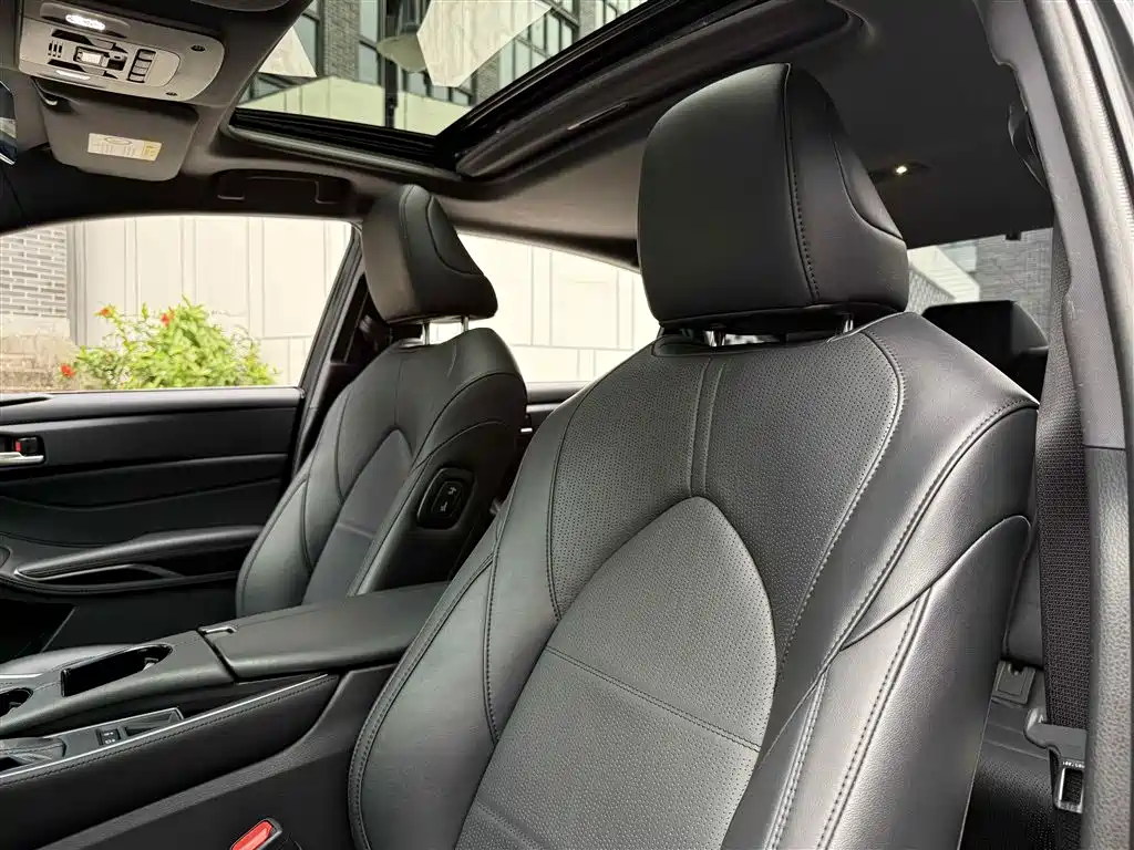 Toyota Avalon 2022 2.0L Luxury Edition фото 16