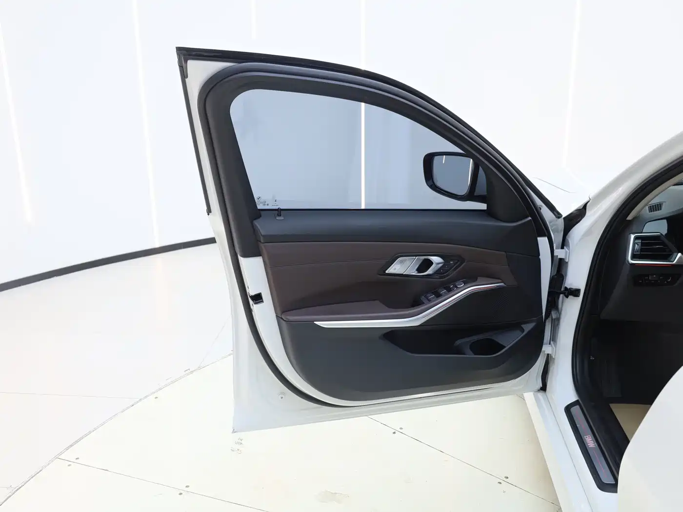 BMW 3 Series 2022 320i Sport Package фото 9
