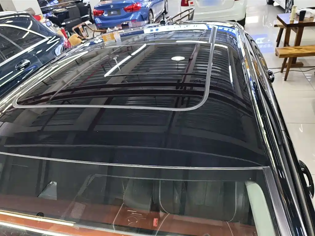 Volkswagen Passat 2024 380TSI Luxury фото 18