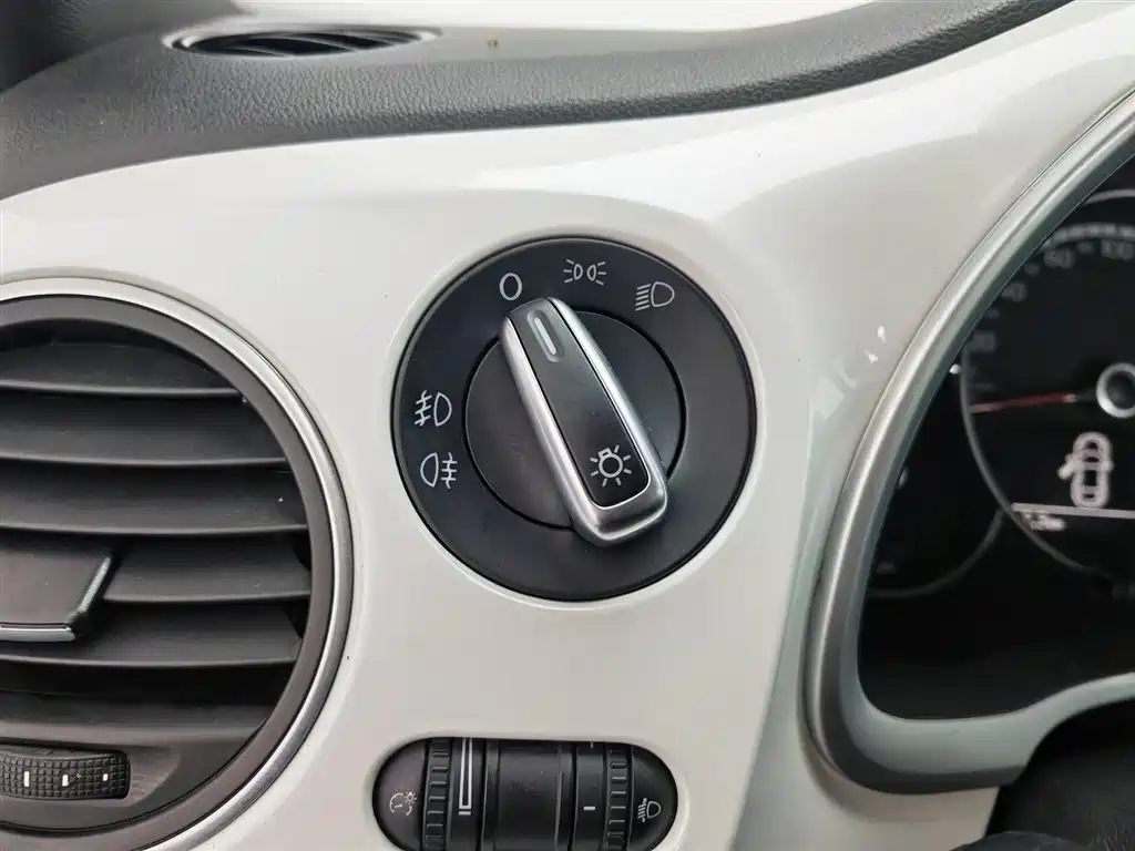 Volkswagen Beetle 2014 1.2TSI Fashion Edition фото 21
