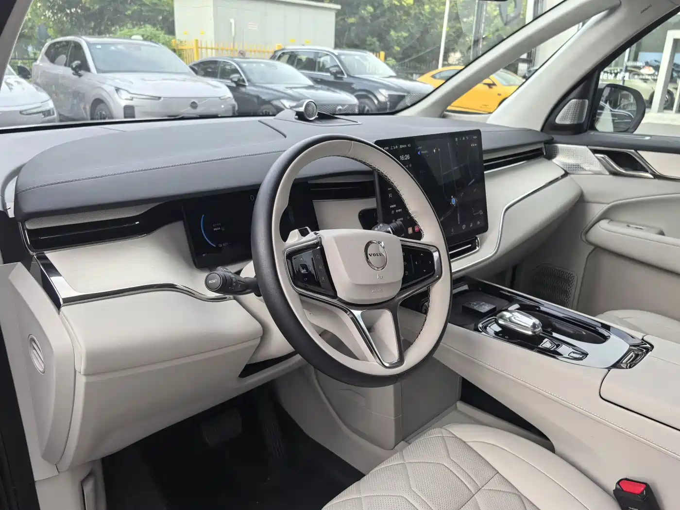 Volvo EM90 2024 2025 Ultra Six-Seater