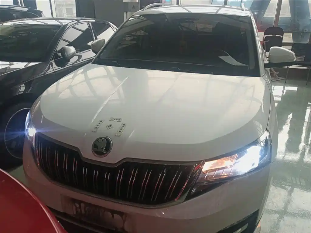 SKODA KOMICK