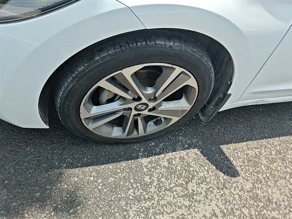 Hyundai Elantra 2016 Model 1.6L Automatic Smart Elite фото 23