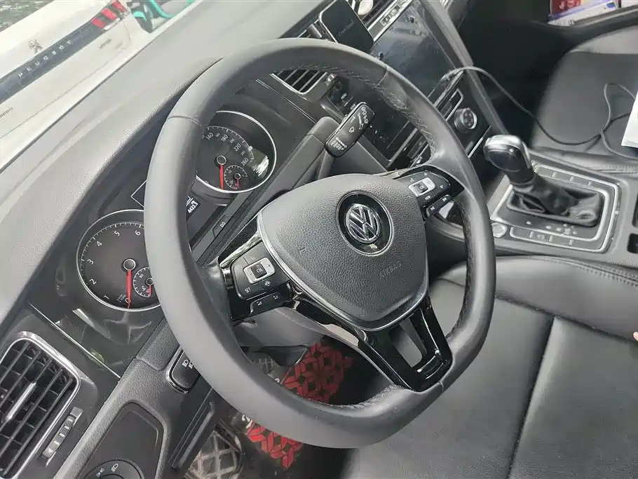 Volkswagen Golf 2020 Beloved Edition 200TSI DSG Comfort фото 15