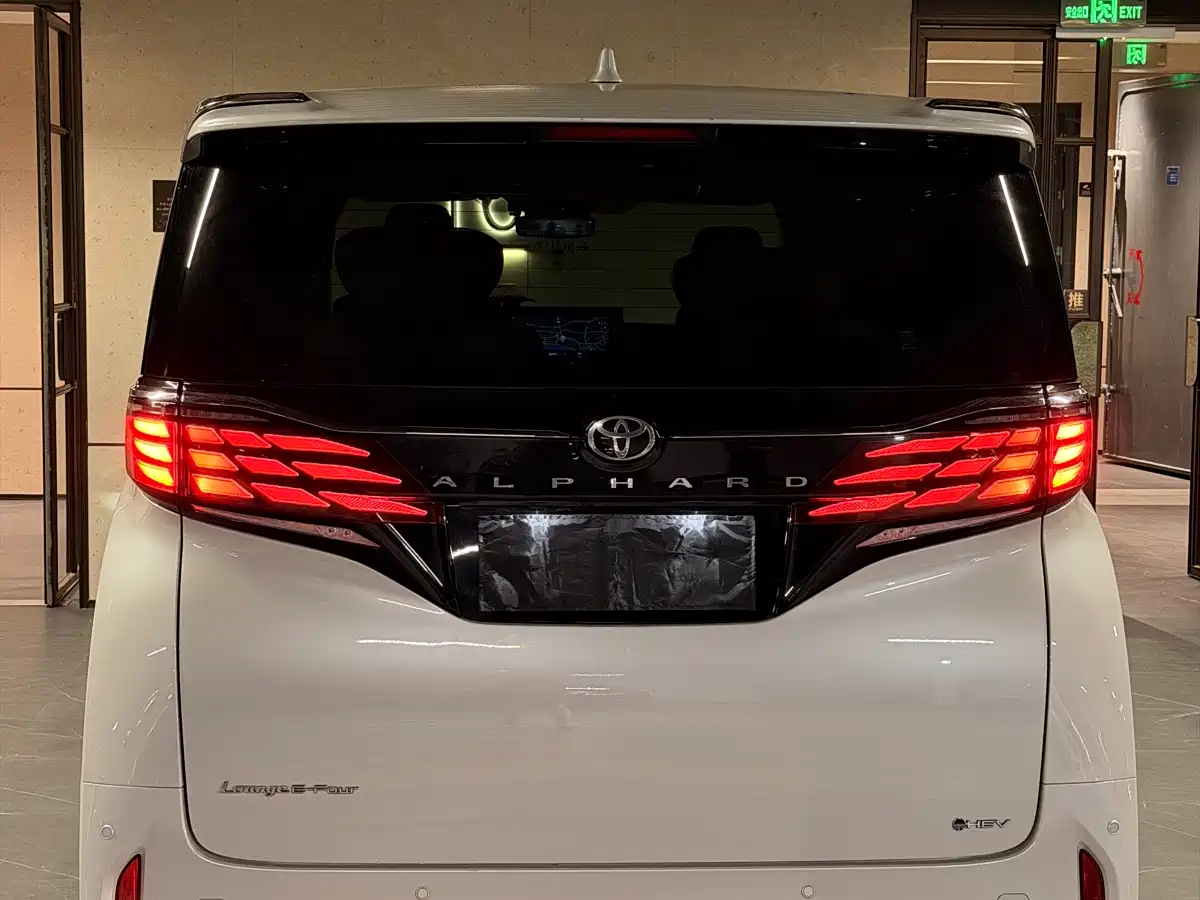 Toyota Alphard 2024 Hybrid 2.5L Ultimate Enjoyment Edition фото 9