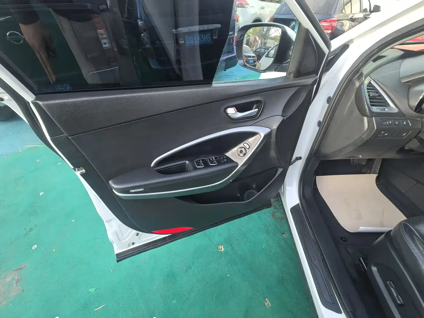 Hyundai Santa Fe 2015 2.0T Automatic 4WD Smart 5-Seater фото 5