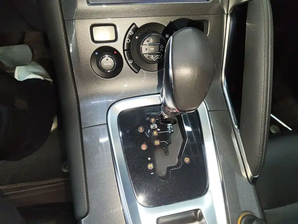 Peugeot 3008 2016 1.6THP Automatic Premium Edition фото 8