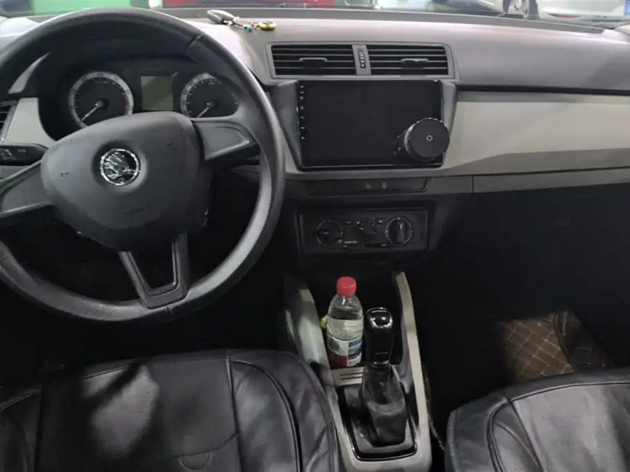 Škoda Fabia 2016 1.4L Automatic Car Enjoy Edition фото 12