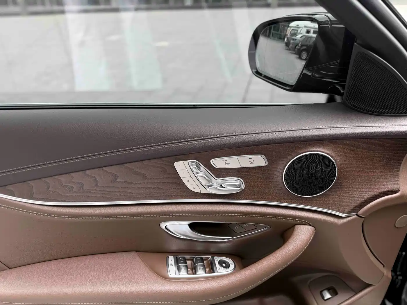 Mercedes-Benz E-Class 2023 E 300 L Fashion фото 8