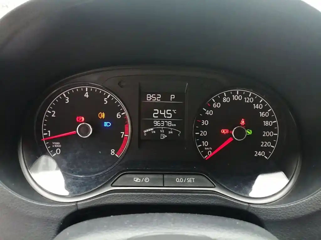 Volkswagen Polo 2016 1.4L Automatic Trend фото 12