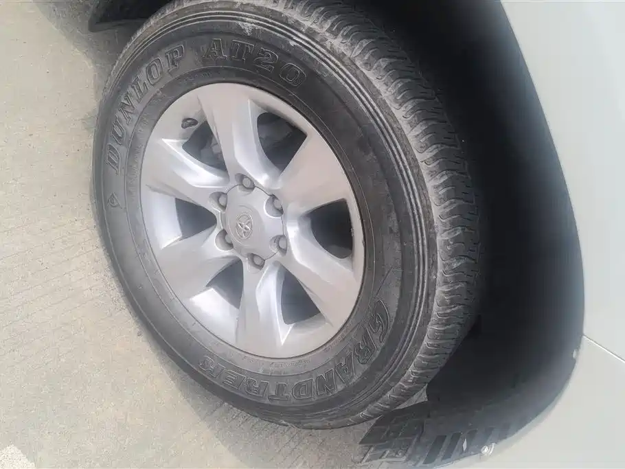 Toyota Prado (Import) 2010 2.7L Auto Luxury фото 6