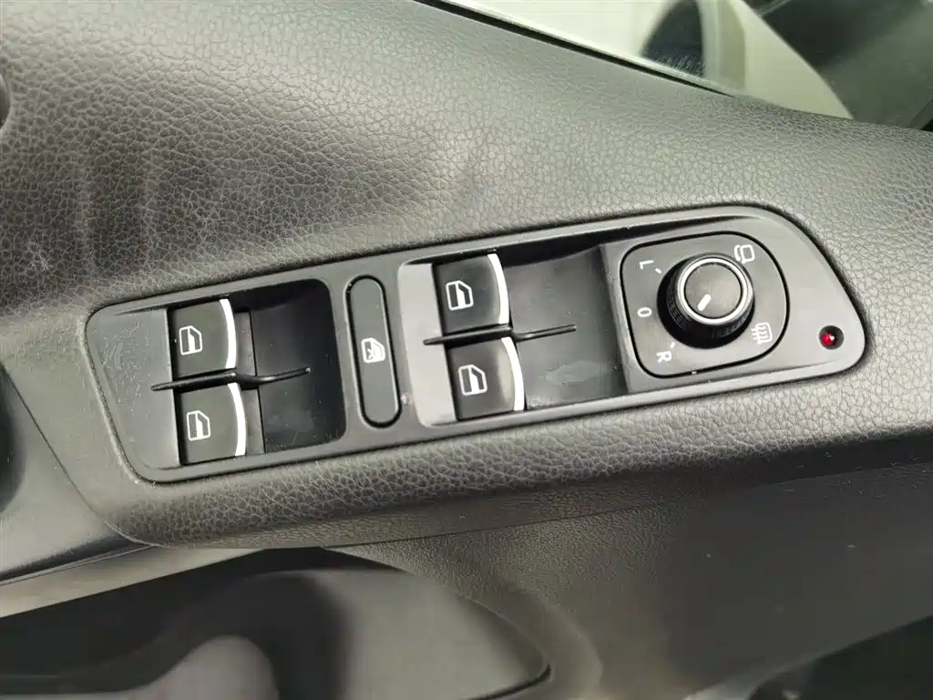 Volkswagen Tiguan 2015 2.0TSI Automatic 4WD Flagship фото 9