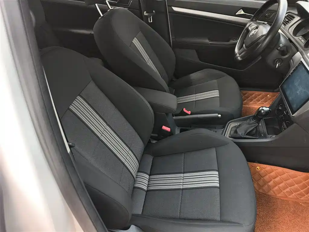 Volkswagen Lavida Tour 2017 1.6L Automatic Trend Edition фото 7