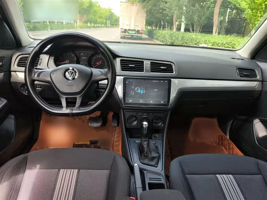 Volkswagen Lavida Tour 2017 1.6L Automatic Trend Edition фото 10