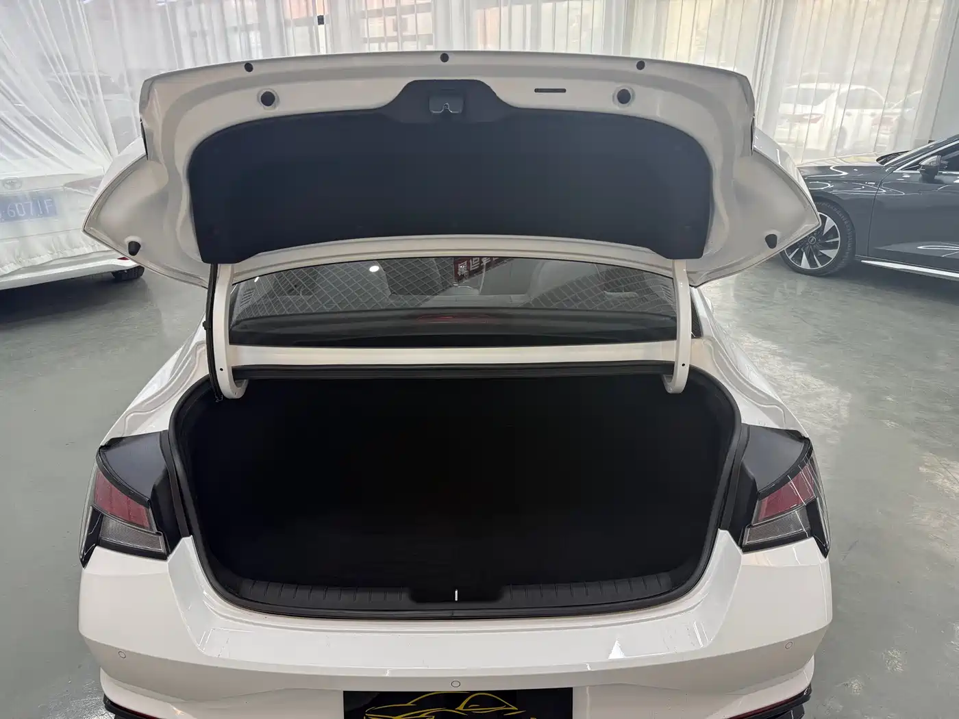 Hyundai Elantra 2021 1.5L CVT GLX Elite Edition фото 9
