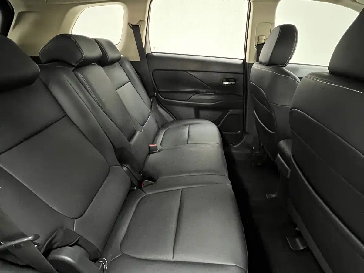 Mitsubishi Outlander 2021 2.0L 2WD Smooth Ride Version 5-Seater фото 10