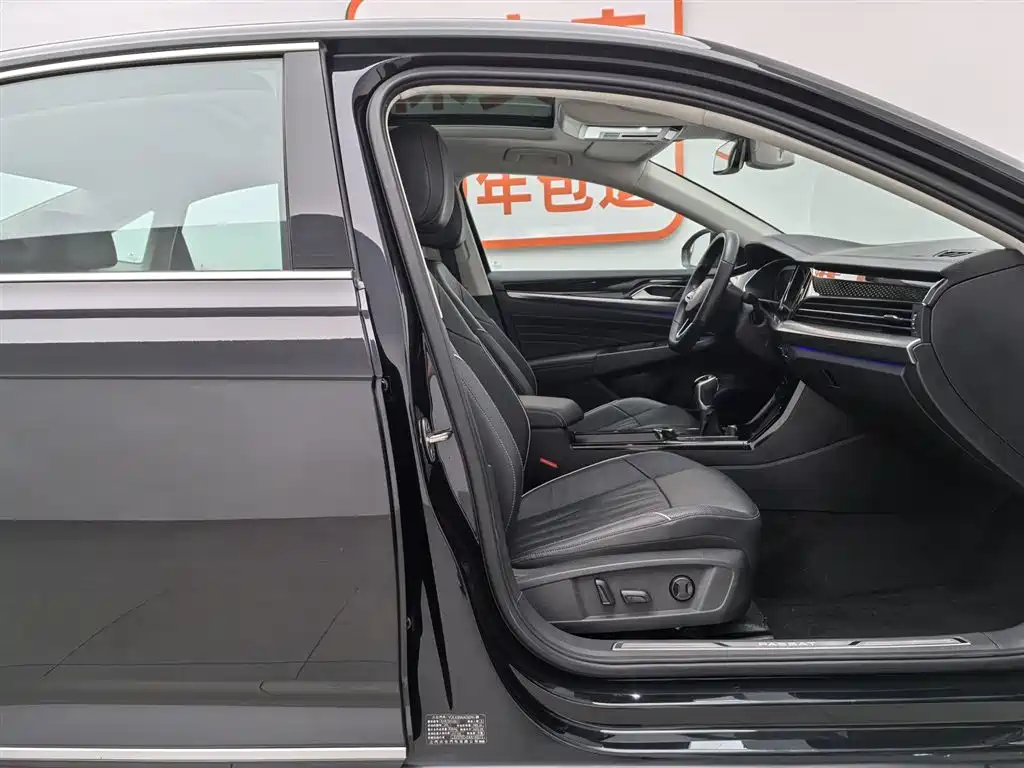 Volkswagen Passat 2023 330TSI Luxury Edition фото 22