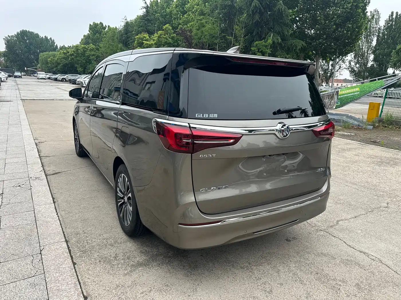 Buick GL8 2021 ES Landlord 653T Premium фото 6