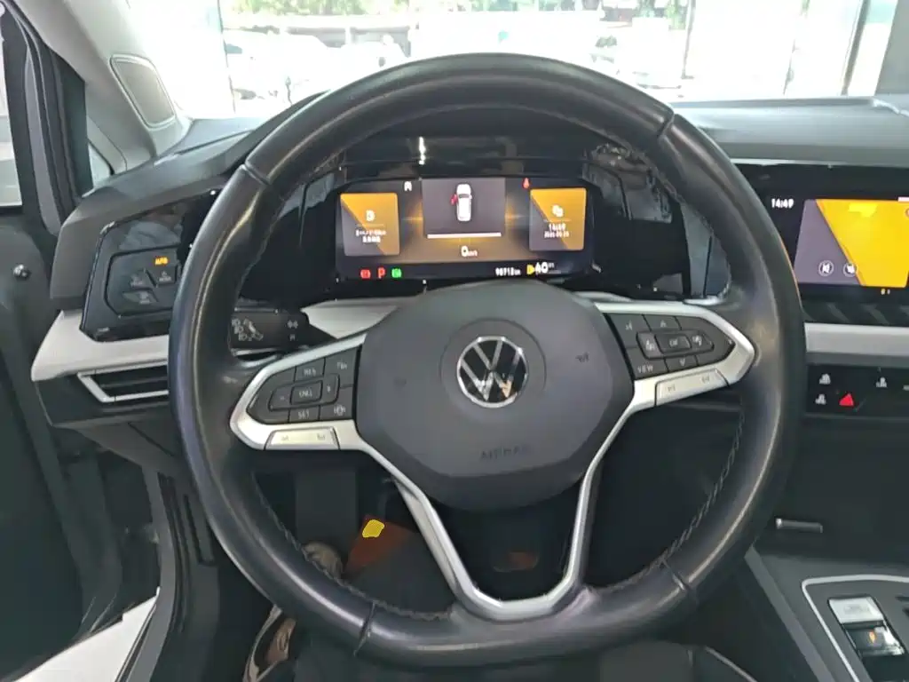 صورة 7 - Volkswagen Golf