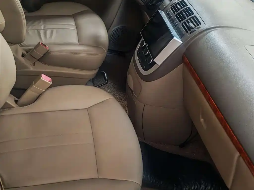 Buick GL8 2011 2.4L LT Executive Edition фото 13