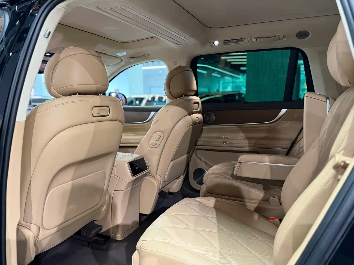 AITO Wenjie AITO M9 2025 Extended Range Ultra 52kWh 6-Seater фото 7