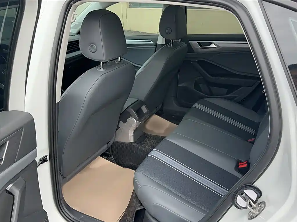 Volkswagen Sagitar 2025 300TSI DSG Flying Leap Edition фото 18