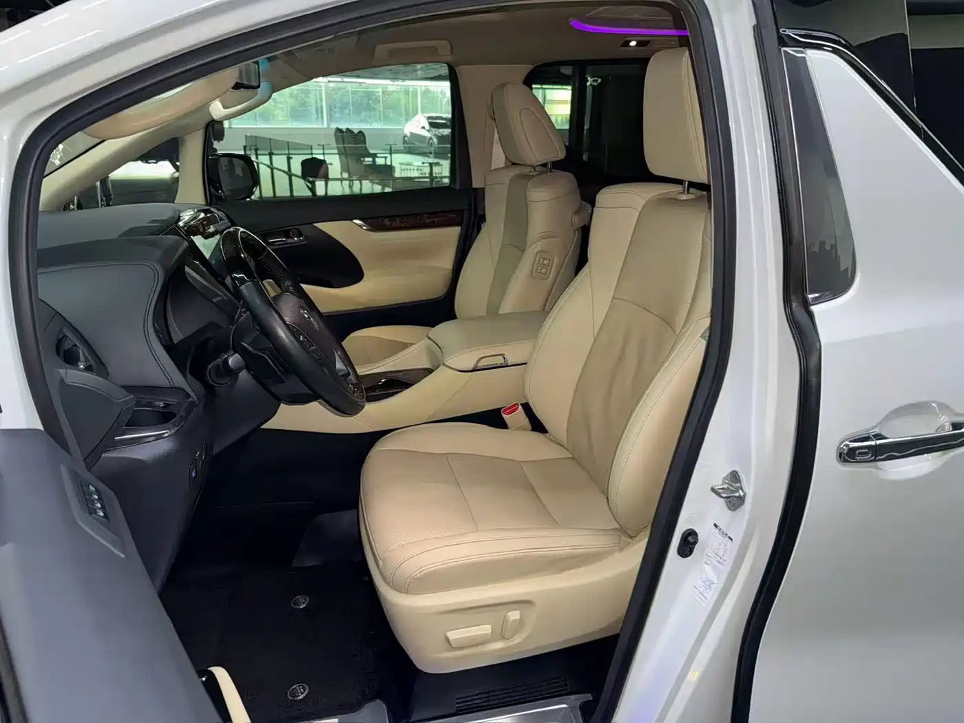 Toyota Alphard 2021 Hybrid 2.5L Luxury фото 17