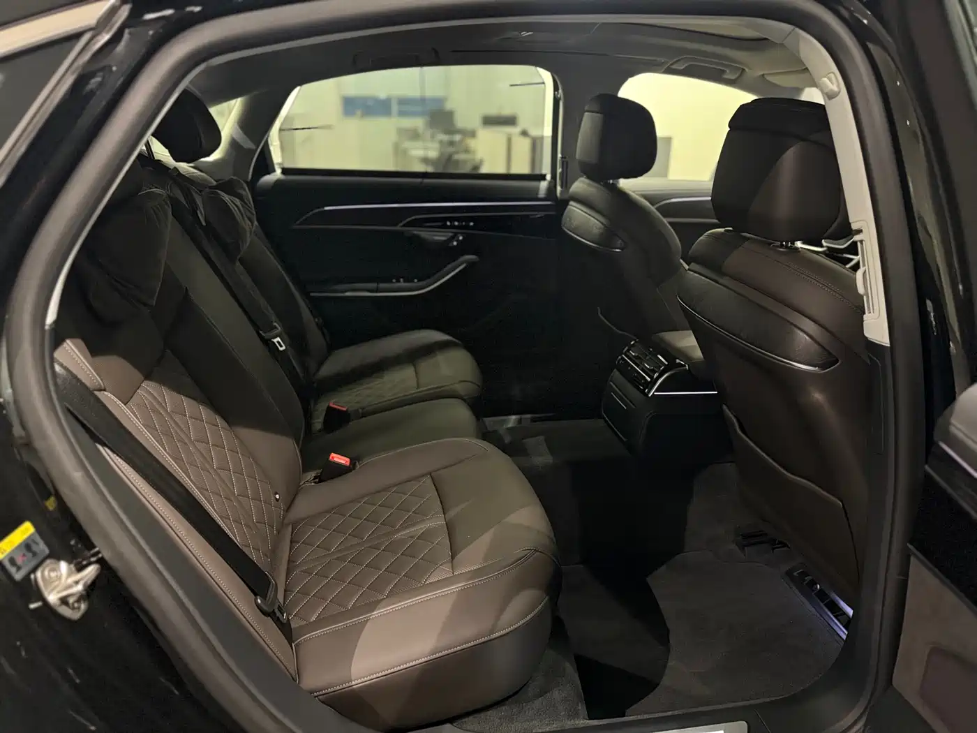 Audi A8 2024 Model A8L 50 TFSI quattro Premium Selection фото 11