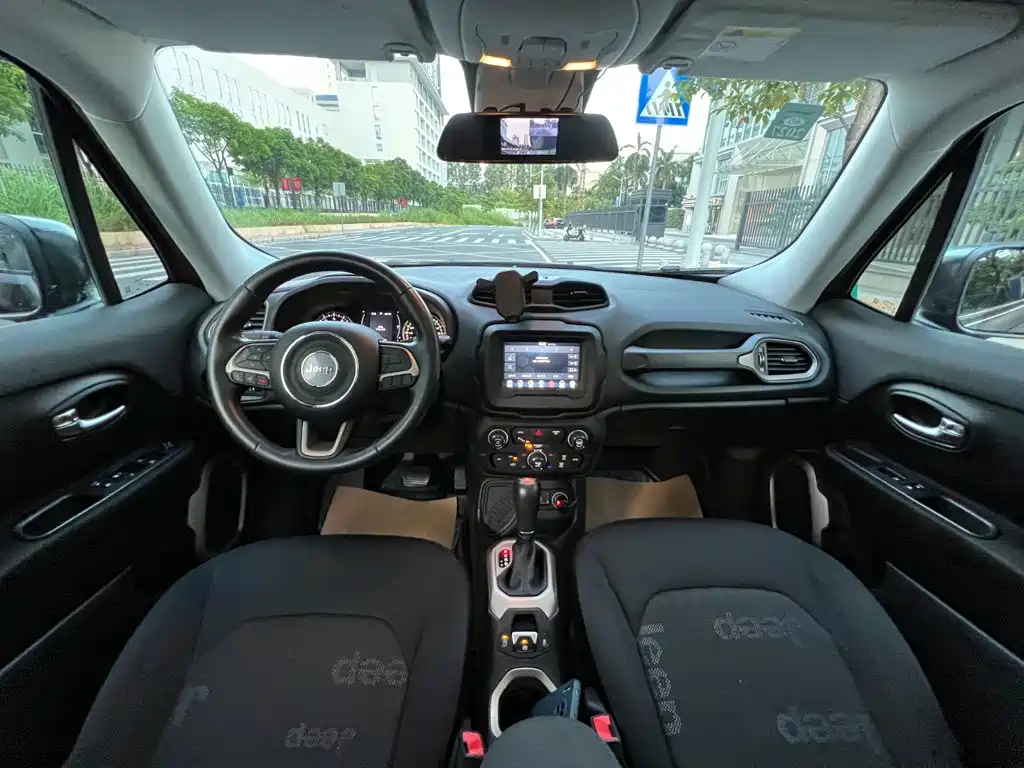 Jeep Renegade 2019 2018 Connected Large Screen Edition 180T Automatic High Energy