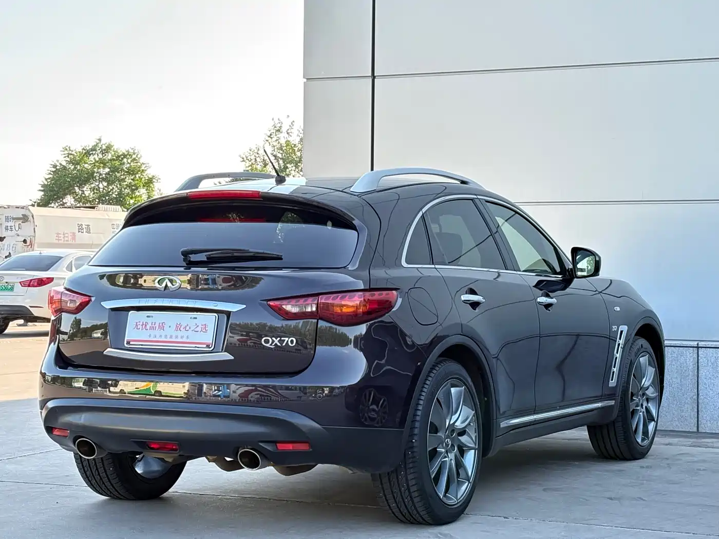 Infiniti QX70 2013 3.7L Superior фото 6
