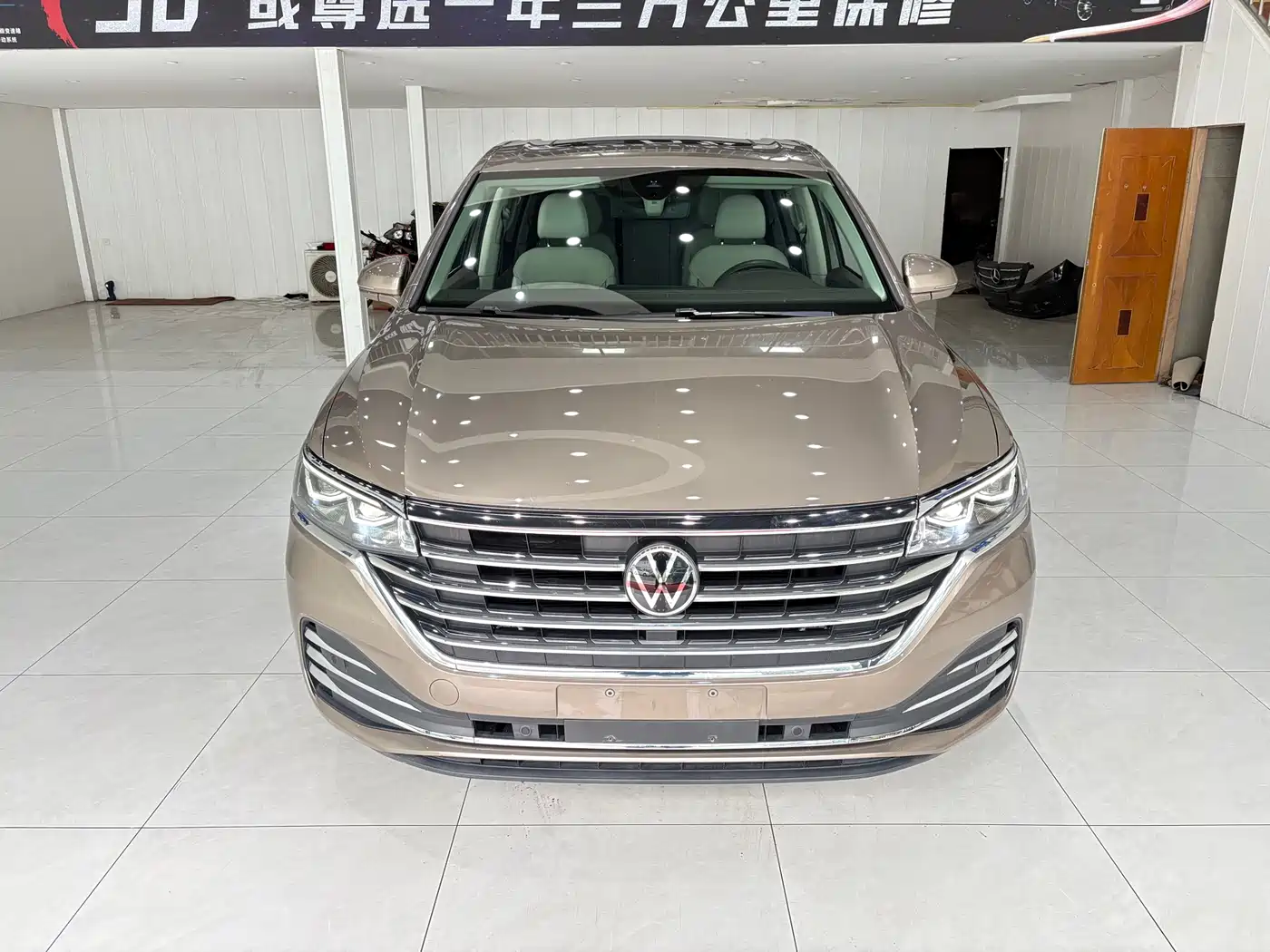 Volkswagen Viloran 2023 380TSI Premium Edition фото 2