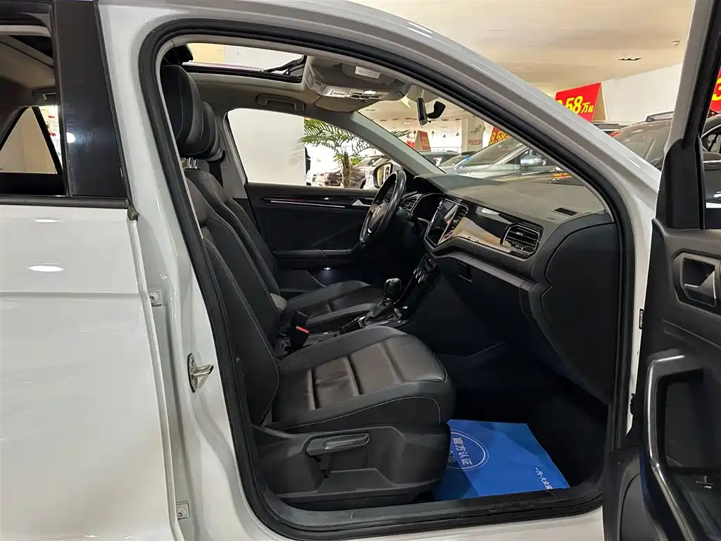 Volkswagen T-ROC 2020 280TSI DSG 2WD Comfort фото 29