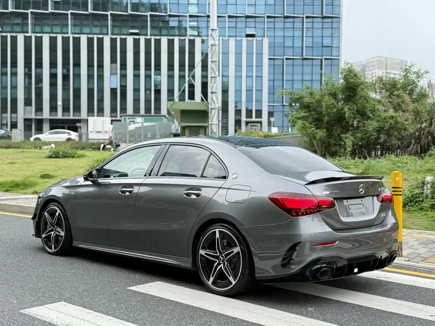Mercedes-Benz A-Class AMG 2025 AMG A 35 L 4MATIC фото 15