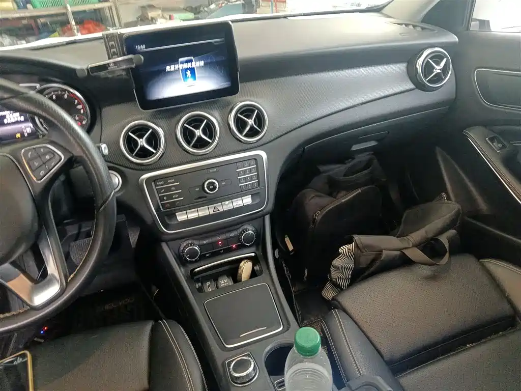 Mercedes-Benz GLA 2018 GLA 200 Dynamic фото 9