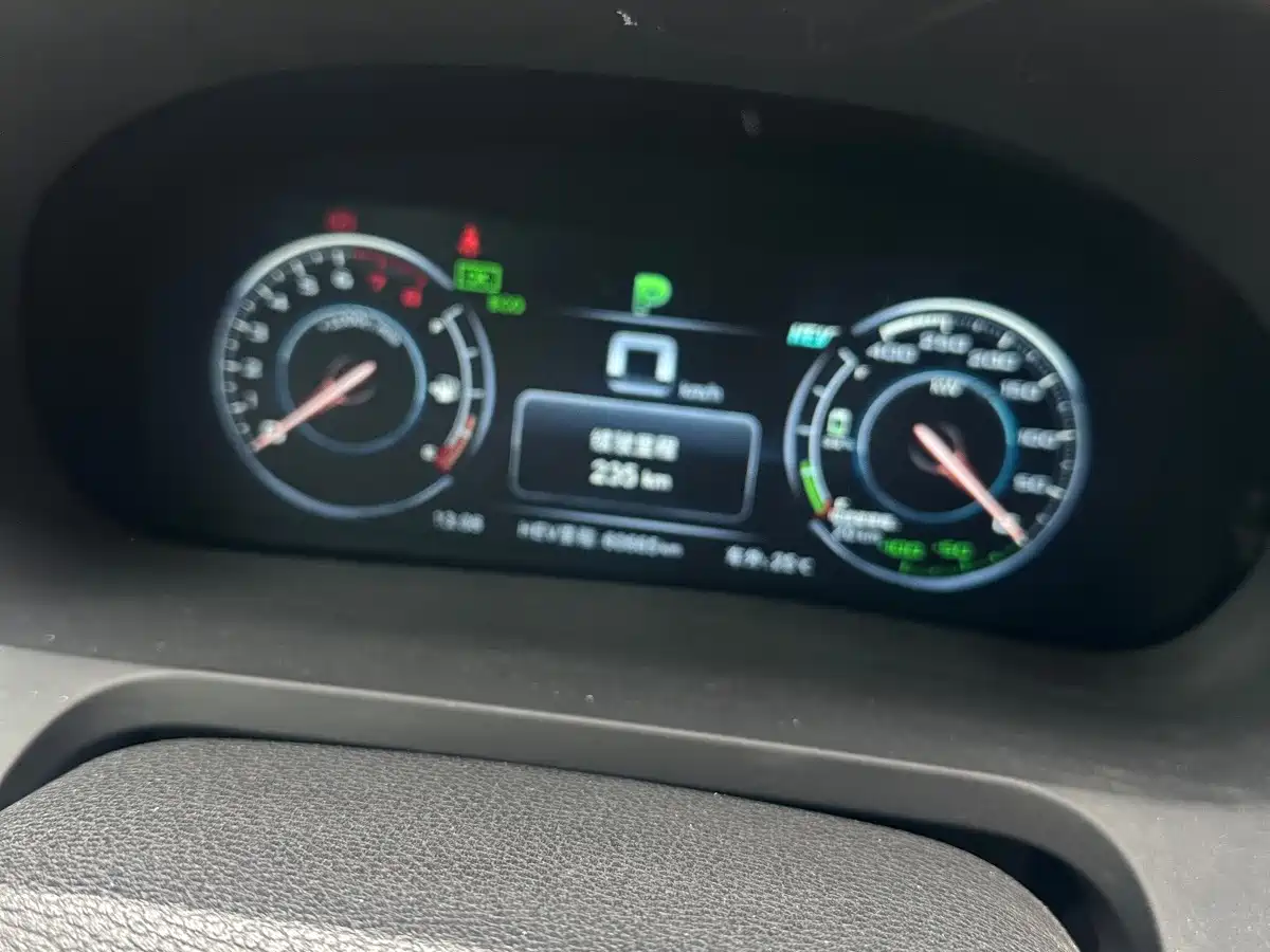Фото 15 - BYD Tang New Energy