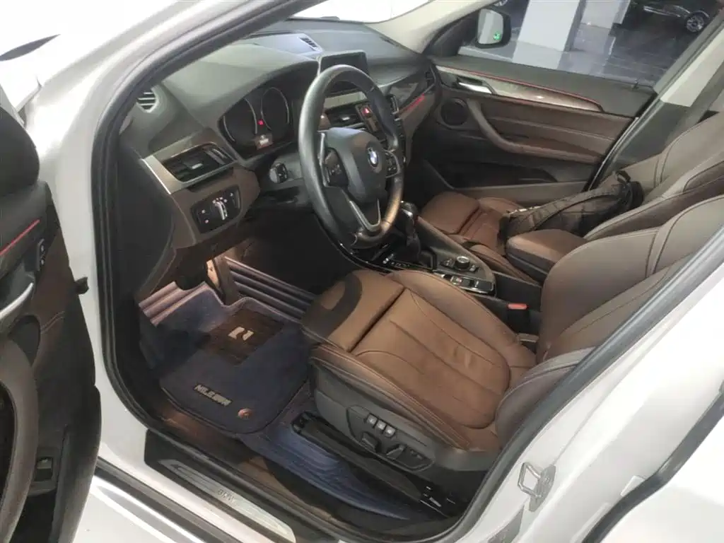 BMW X1 2019 sDrive18Li Premium Model фото 22