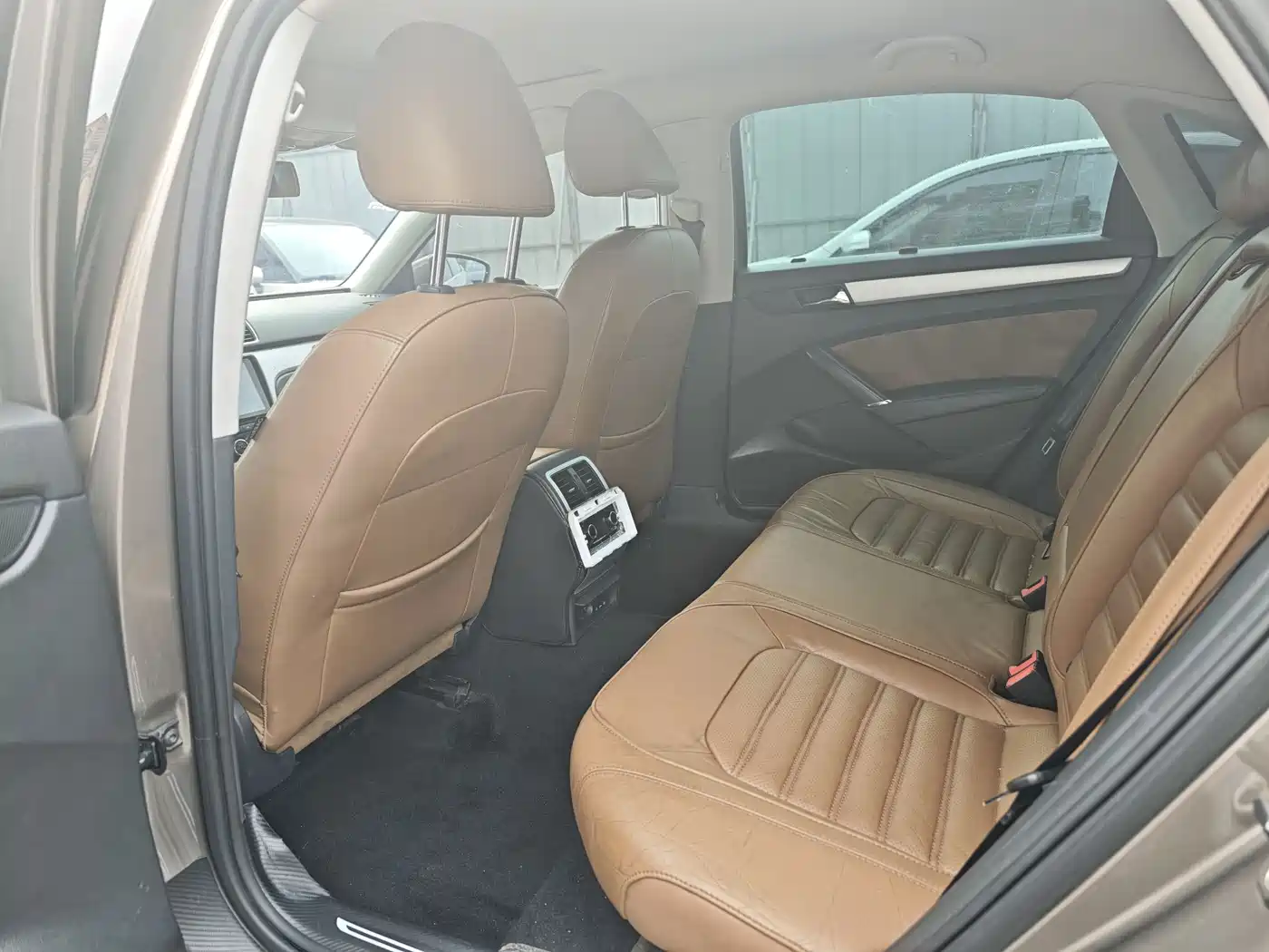 Volkswagen Passat 2014 1.8TSI DSG Executive Edition фото 8