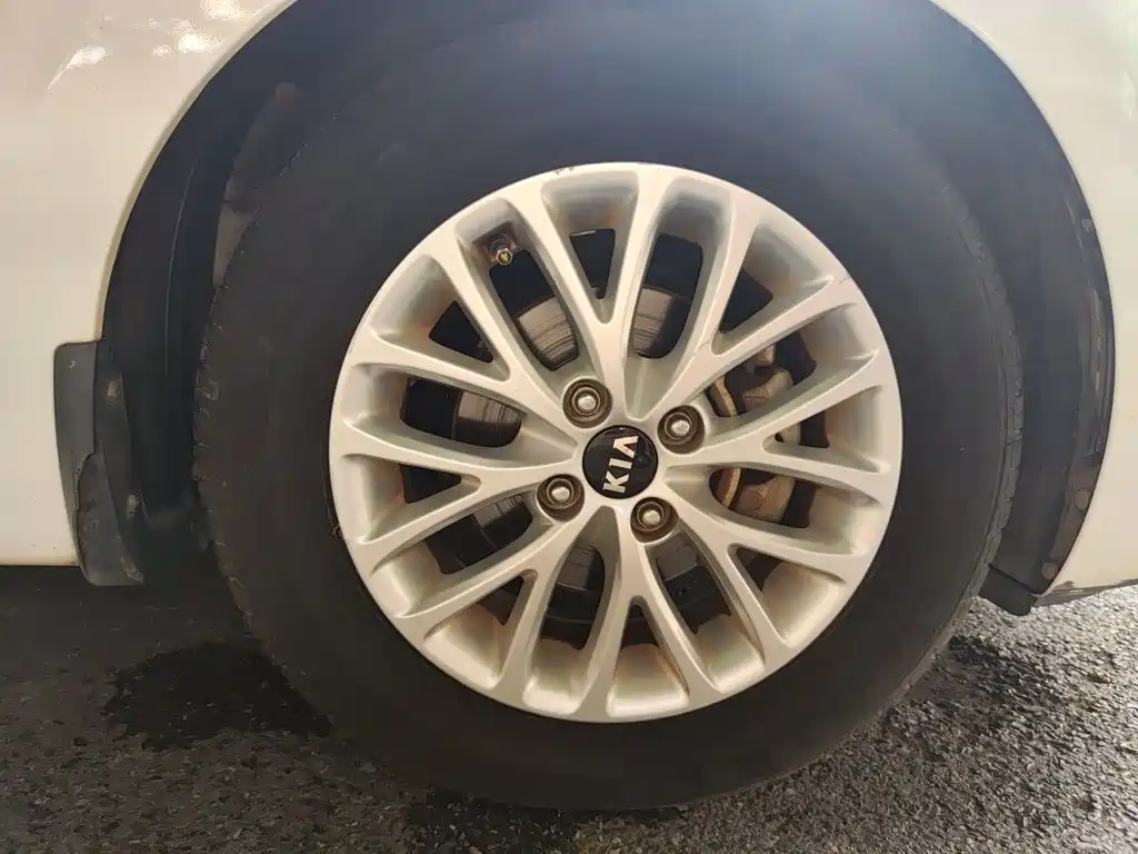 Kia K2 2018 2017 Sedan 1.4L AT 15th Anniversary Special Edition GLS