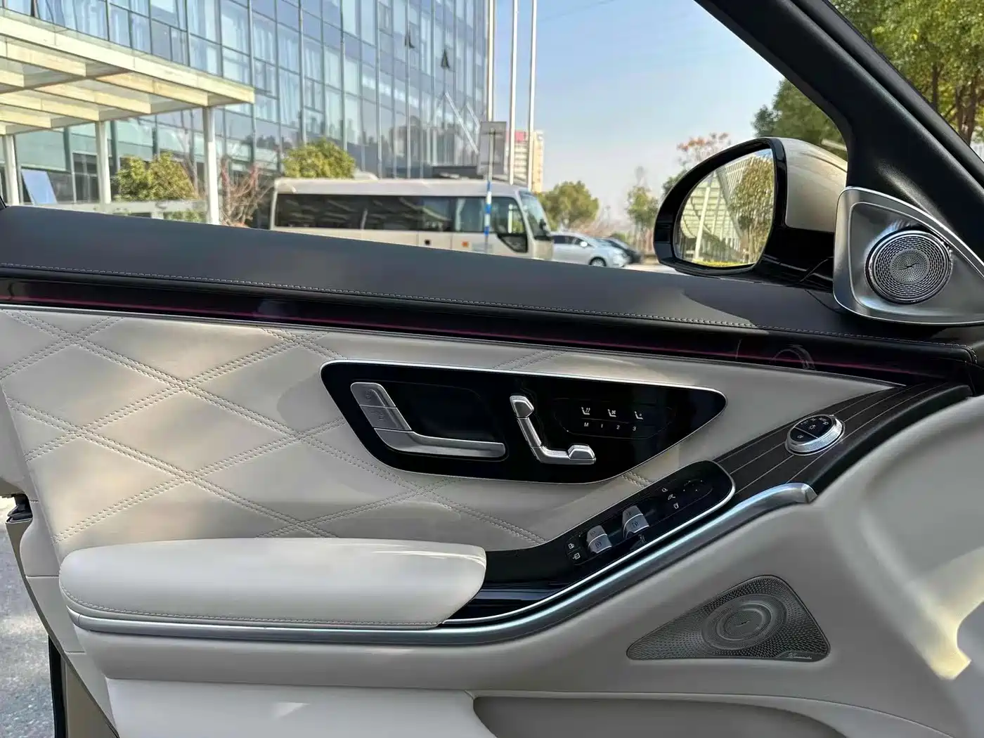 Mercedes-Benz Maybach S-Class 2025 Model S 680 4MATIC фото 6