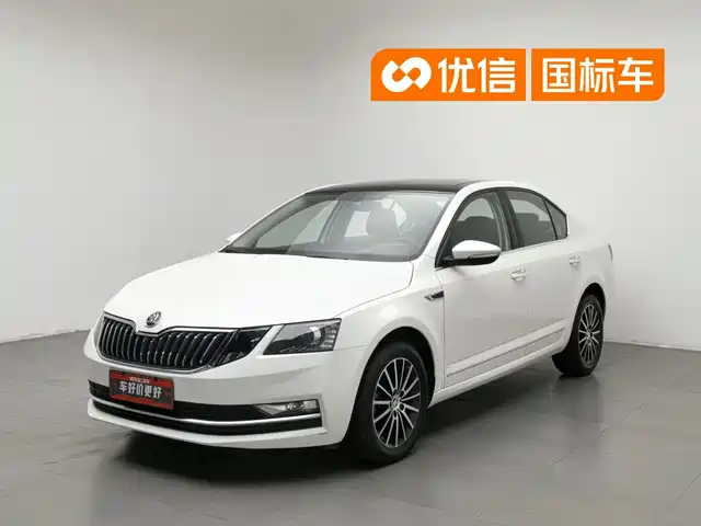 Škoda Octavia 2019 1.5L Automatic Luxury Edition — фото 1