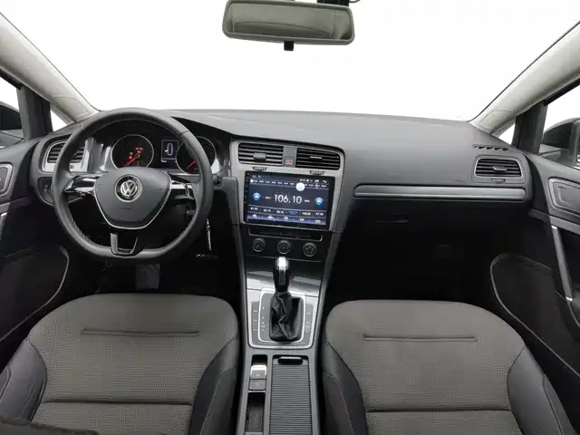 Volkswagen Golf 2017 230TSI Auto Comfort Millionth Anniversary Edition — фото 5