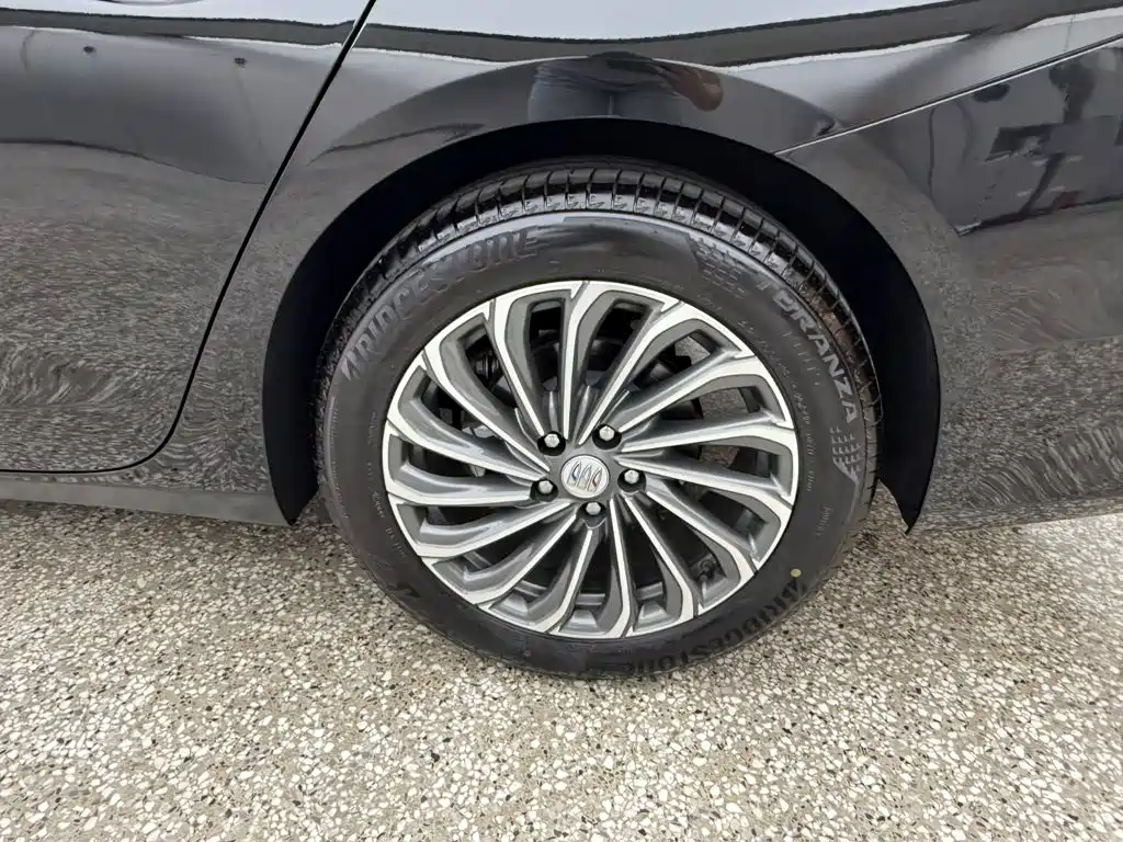 Buick LaCrosse 2026 2026 Model 28T Platinum Edition