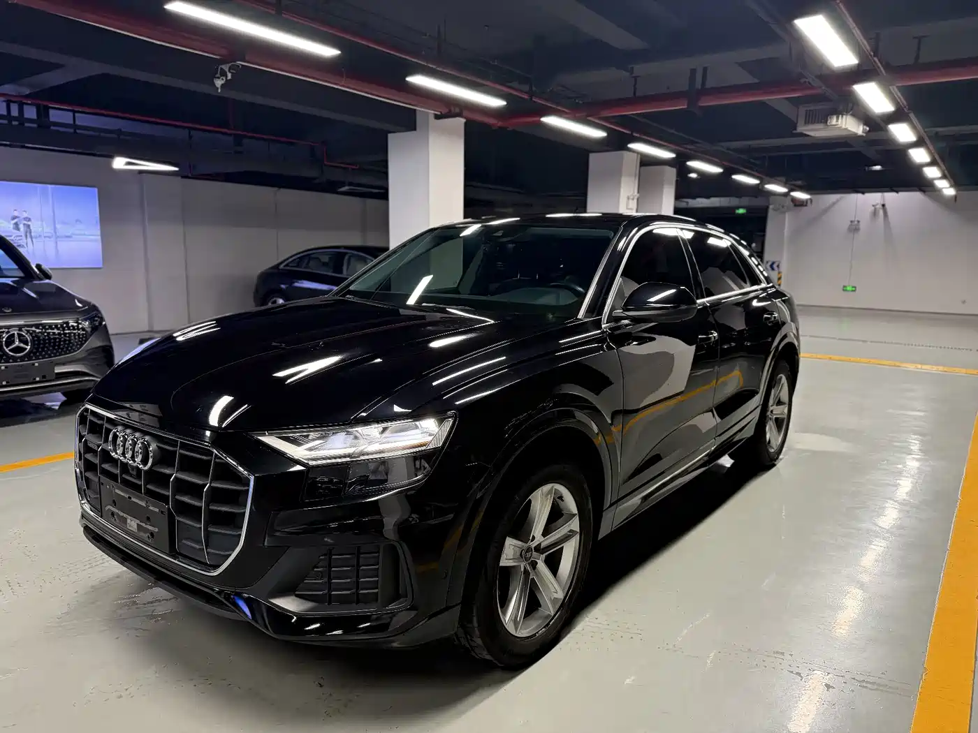 Фото 1 - Audi Q8